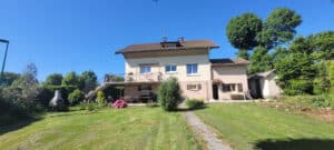 Maison de deux appartements -Terrain clos arboré de 1 576m²