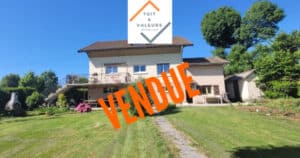 Maison de deux appartements -Terrain clos arboré de 1 576m²